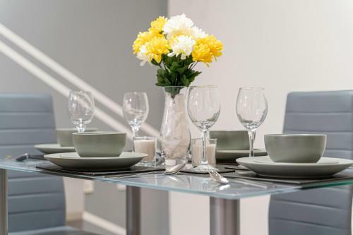 Riley House Spacious City Apartment