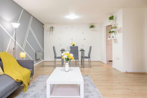 Riley House Spacious City Apartment