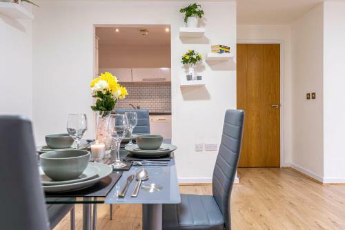 Riley House Spacious City Apartment