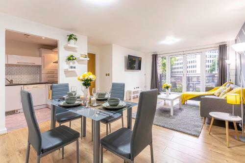 Riley House Spacious City Apartment