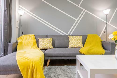 Riley House Spacious City Apartment