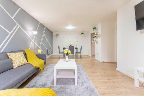 Riley House Spacious City Apartment