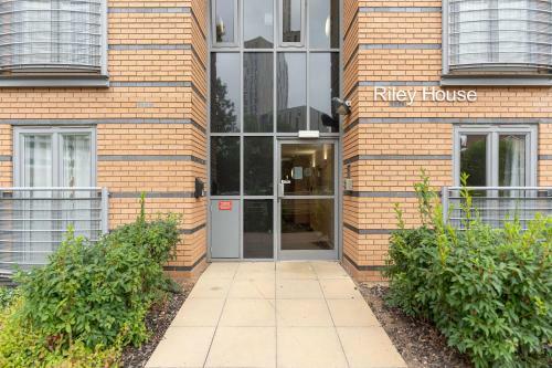 Riley House Spacious City Apartment