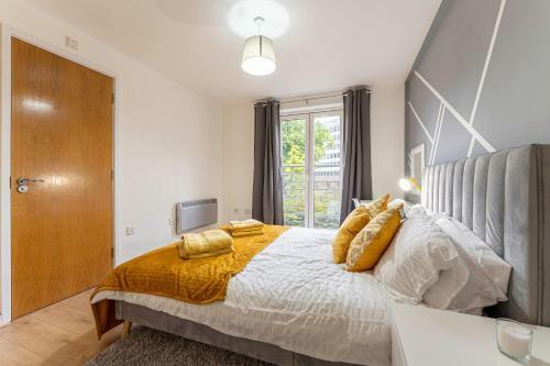 Riley House Spacious City Apartment