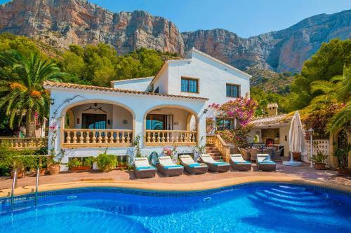 Villa Lydia's Walk By Villa Plus