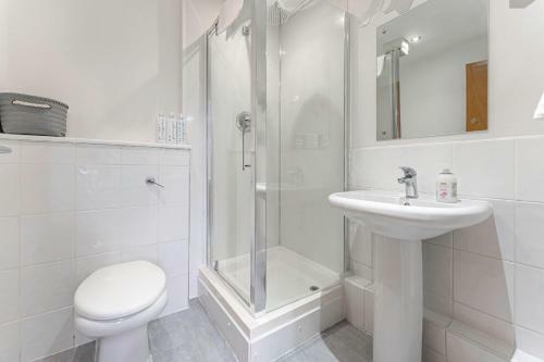 Jkg Property Solutions Presents Cosy City Apartment
