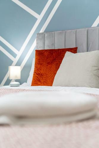 Jkg Property Solutions Presents Cosy City Apartment