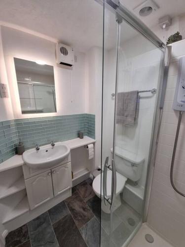 Newly Refurbished 2 Bed, City Centre Apartment.