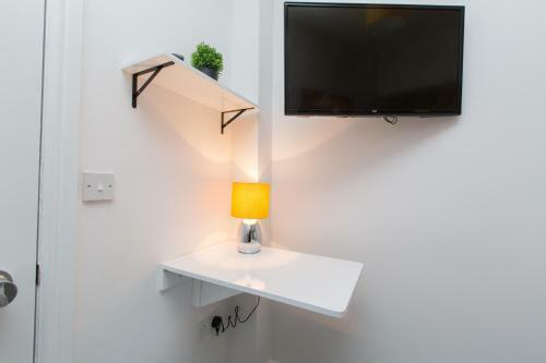 Hostal Townhouse Plus @ 130 West Street Crewe