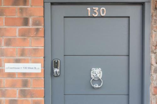 Hostal Townhouse Plus @ 130 West Street Crewe