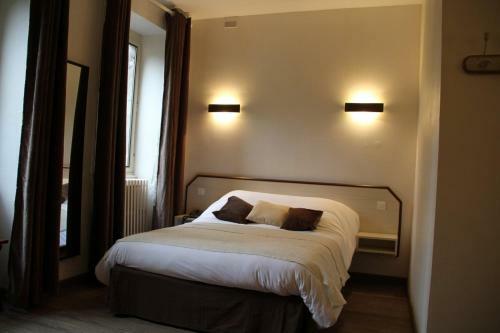Hotel Logis Hostellerie Des Monts Jura