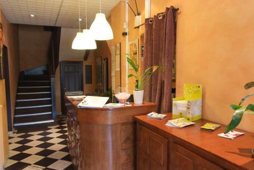 Hotel Logis Hostellerie Des Monts Jura