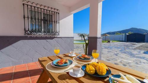 Casa Serrano C�rtama By Ruralidays