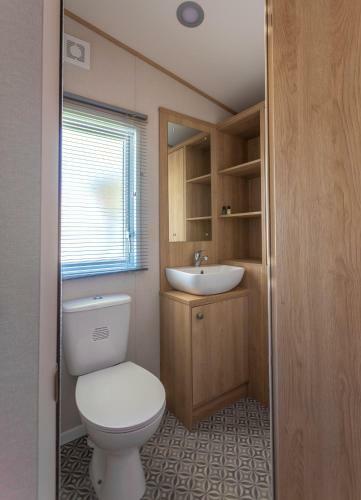 Family Friendly 2 Bedroom - On Great Holiday Park!