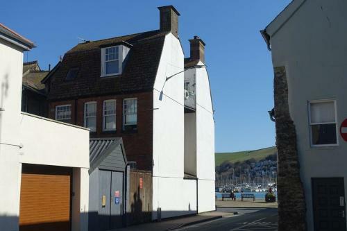 Seascape - Waterfront Apartment, Glorious Views And Parking