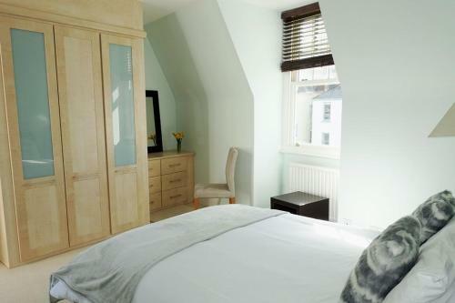 Seascape - Waterfront Apartment, Glorious Views And Parking