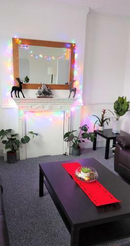 Very Spacious Two Bedroom Converted Apartment In East Croydon