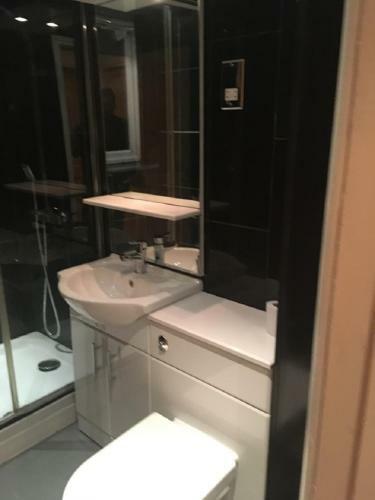 Hostal Lux House Near Tram Station And Ikea