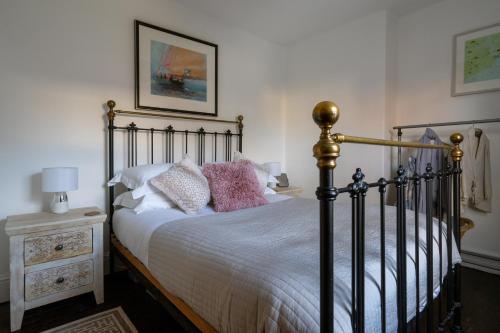 The End House - Cosy And Central (dartmouth)