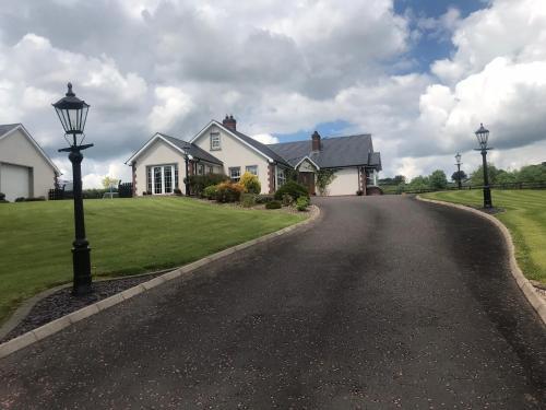 Tranquil Countryside Bungalow With Private Garden!