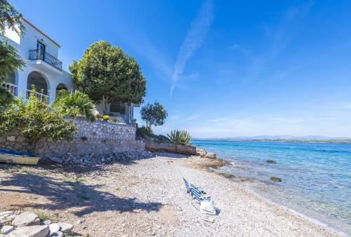 Beachfront Spetses Spectacular Fully Equipped Traditional Villa Familiesgroups