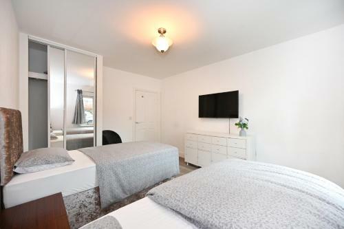 Luxury 2 Bedroom, 2 Bath Apartment, Prime Location