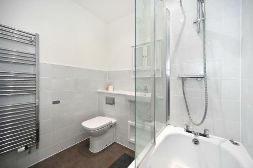 Luxury 2 Bedroom, 2 Bath Apartment, Prime Location
