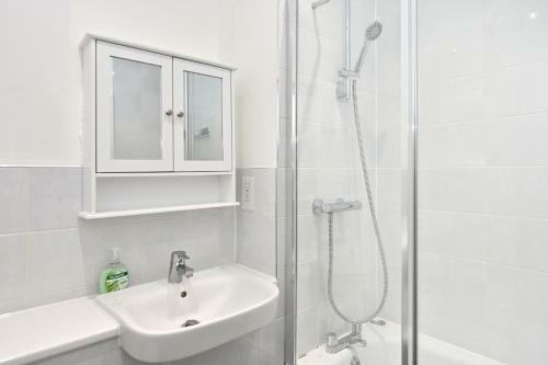 Luxury 2 Bedroom, 2 Bath Apartment, Prime Location