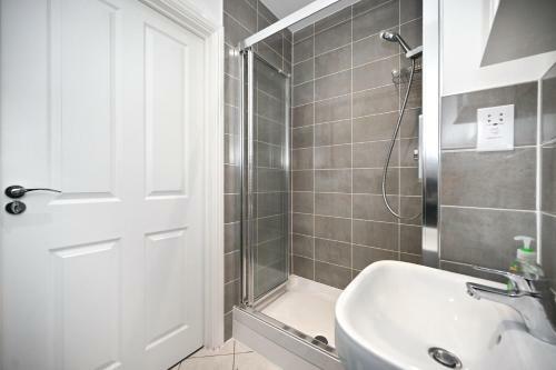 Luxury 2 Bedroom, 2 Bath Apartment, Prime Location