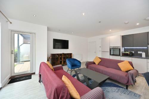 Luxury 2 Bedroom, 2 Bath Apartment, Prime Location