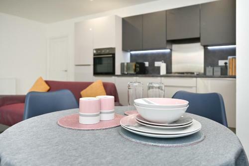 Luxury 2 Bedroom, 2 Bath Apartment, Prime Location