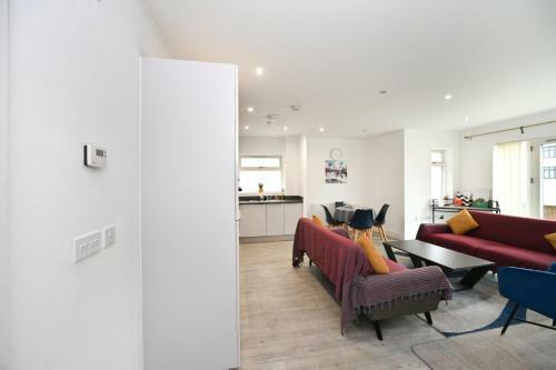 Luxury 2 Bedroom, 2 Bath Apartment, Prime Location