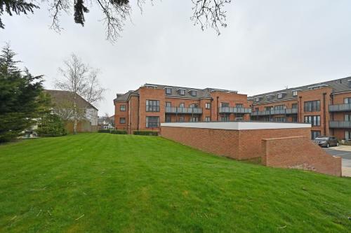 Luxury 2 Bedroom, 2 Bath Apartment, Prime Location