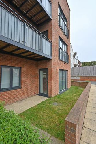 Luxury 2 Bedroom, 2 Bath Apartment, Prime Location