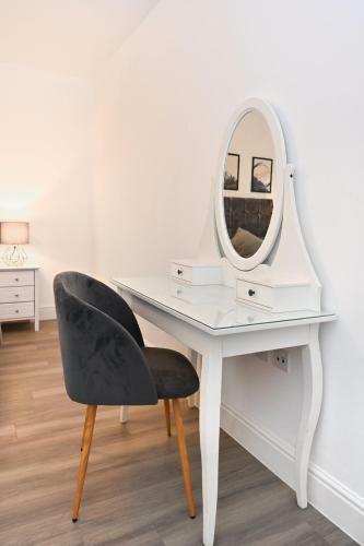 Luxury 2 Bedroom, 2 Bath Apartment, Prime Location