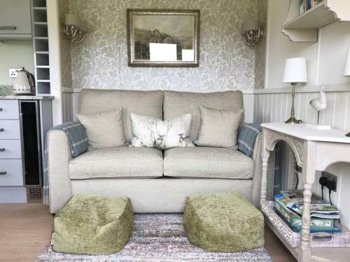 Lodge Stunning Shepherds Hut With Superb Views & Fire Pit