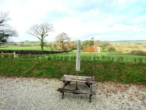 Lodge Stunning Shepherds Hut With Superb Views & Fire Pit