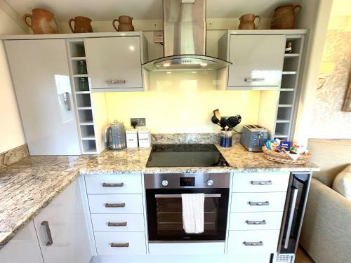 Lodge Stunning Shepherds Hut With Superb Views & Fire Pit