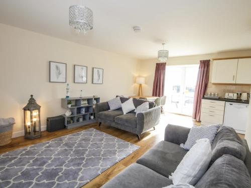 16 Cefn Cwmwd Cottages