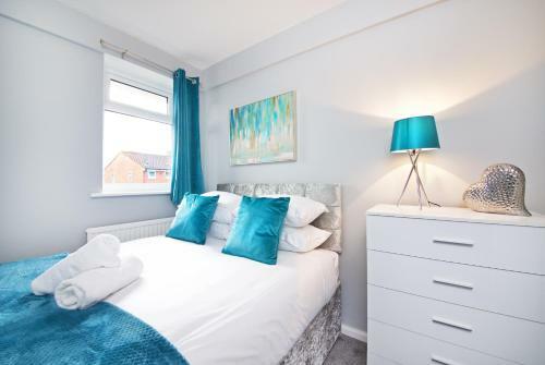 Gorgeous Manchester Home With Garden & Parking
