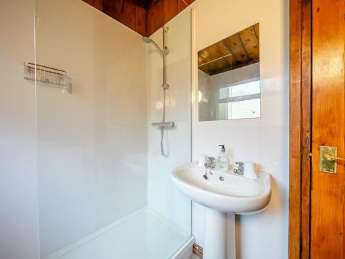 Cedar Cottage- Uk31221
