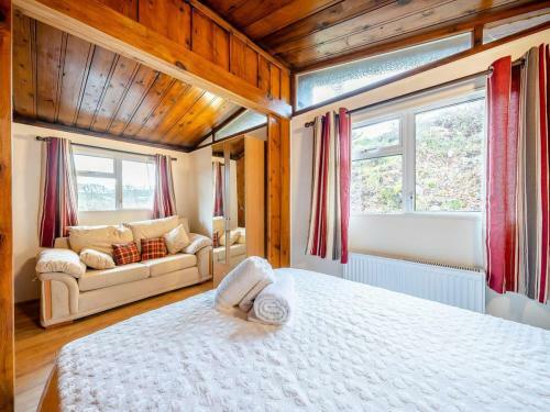 Cedar Cottage- Uk31221