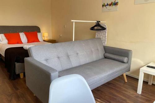 Cosy Bright Studio Apartment In Chorlton Suburbs