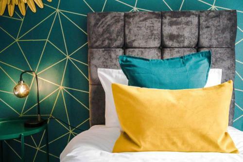 5 Bedroom House Manchester Hosted By Mcr Dens