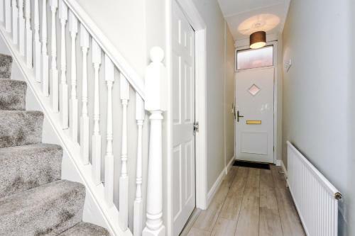 3 Bedroom House Salford Hosted By Mcr Dens