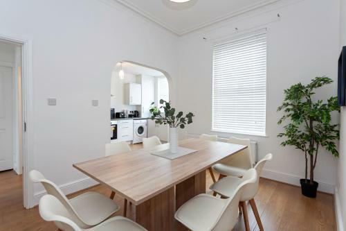 Spacious Comfortable House Close To Etihad