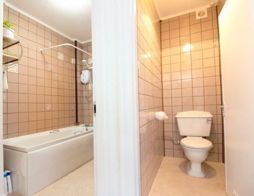 Three Beaches Holiday Apartments - Apartment 1 Ground Floor