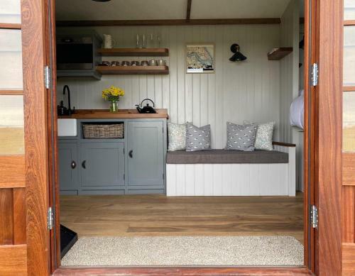 The Shepherds Retreat - Luxury Shepherds Hut