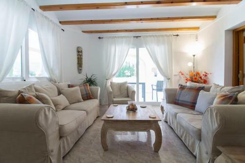 Spacious 3-bedroom Villa With Private Pool In Benigembla, Spain.