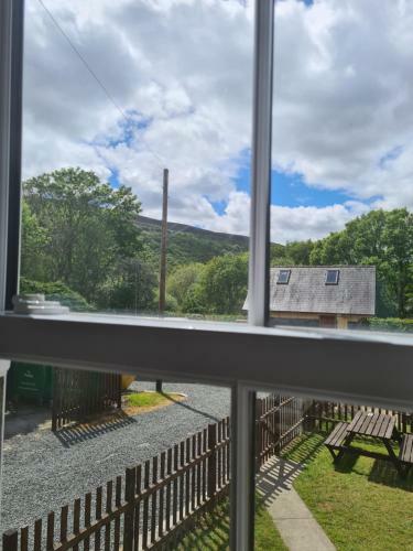Rowan Cottage In Rhayader Over Looking The Red Kite Feeding Centre